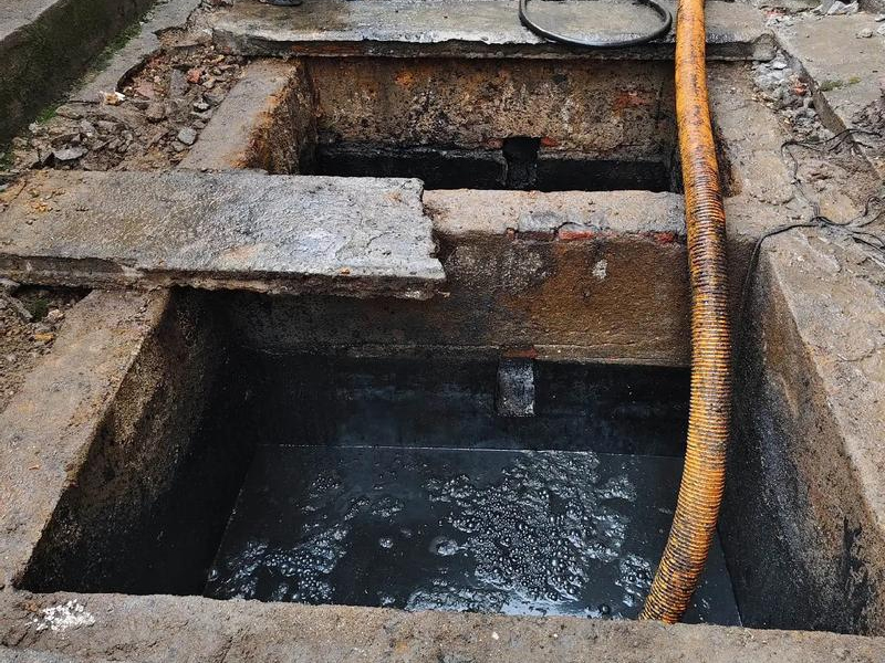 百子亭清理化粪池